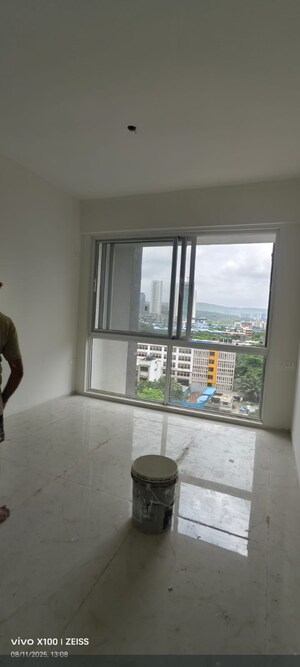 Room in 2 BHK Apartment at Satyam Alliaance Icon, Ghansoli – for Sale