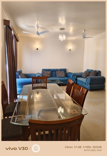 Living Room in 3 BHK Apartment at Gomti Nagar – for Rent