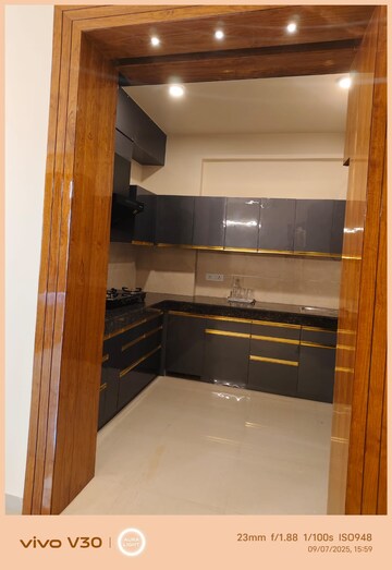 Kitchen in 3 BHK Apartment at Gomti Nagar – for Rent
