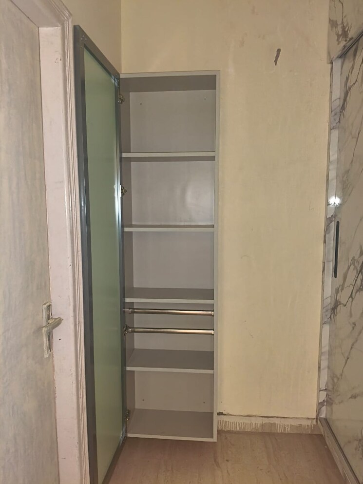 Bathroom, imperia-esfera 4 Bedroom 2600 Sq.Ft. Apartment In Sector 37c Gurgaon 9155906