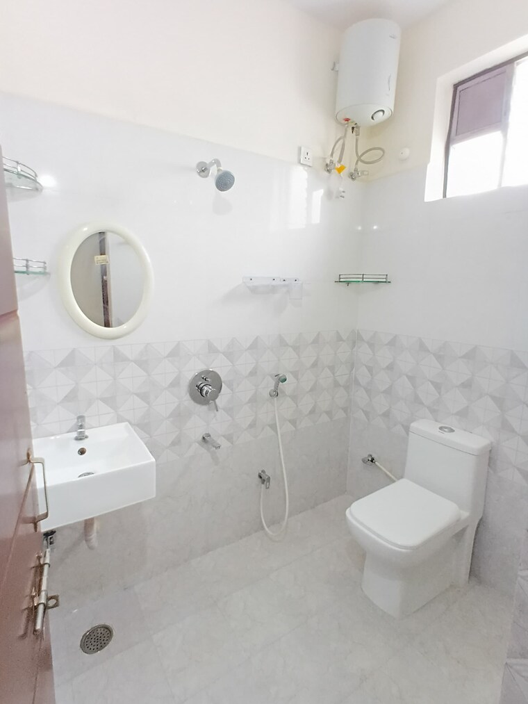 Bathroom, neknampur 2 Bedroom 1200 Sq.Ft. Apartment In Neknampur Hyderabad 9155961