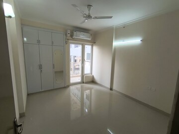 Room in 2 BHK Apartment at Pareena Micasa, Sector 68 – for Rent
