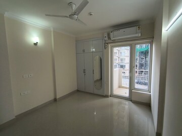 Room in 2 BHK Apartment at Pareena Micasa, Sector 68 – for Rent