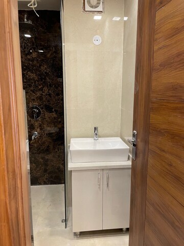 Bathroom in 3 BHK Builder Floor at Amolik Residency, Sector 86 – for Rent