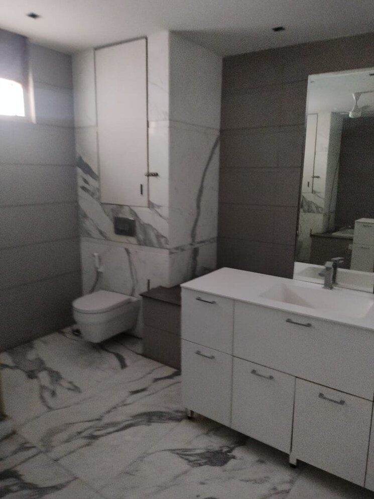 Bathroom, salcon-the-verandas 4 Bedroom 4495 Sq.Ft. Apartment In Sector 54 Gurgaon 9155967