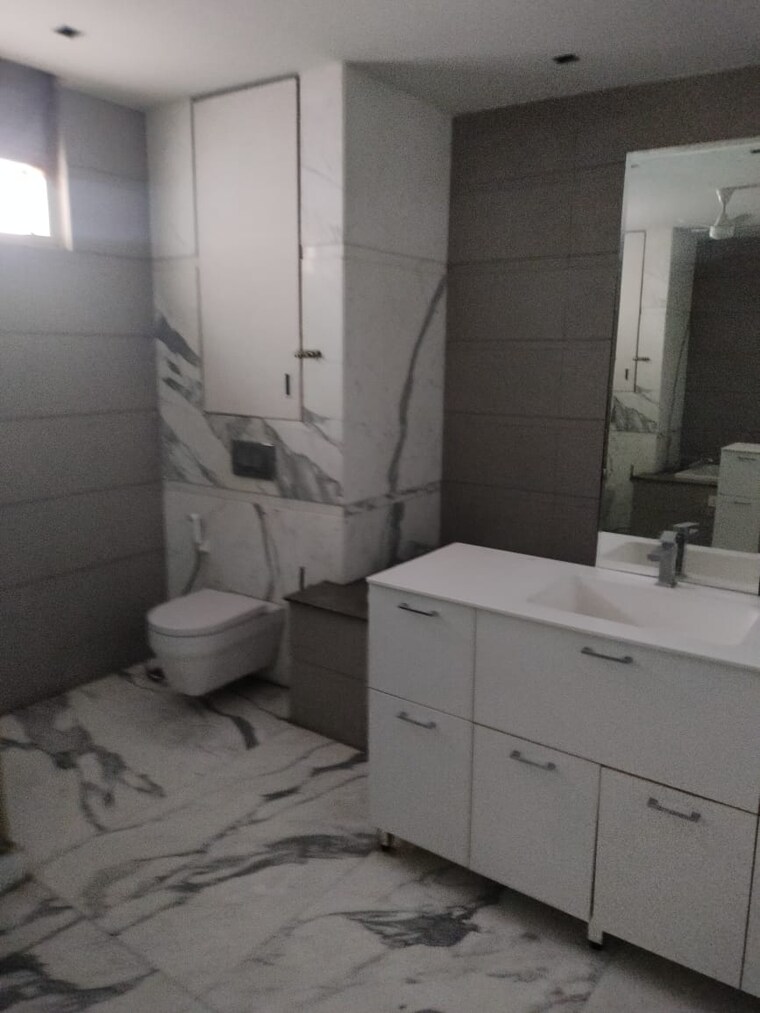 Bathroom, salcon-the-verandas 4 Bedroom 4495 Sq.Ft. Apartment In Sector 54 Gurgaon 9155967