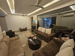4 BHK + Servant Room Apartment For Sale in The New Greenwood