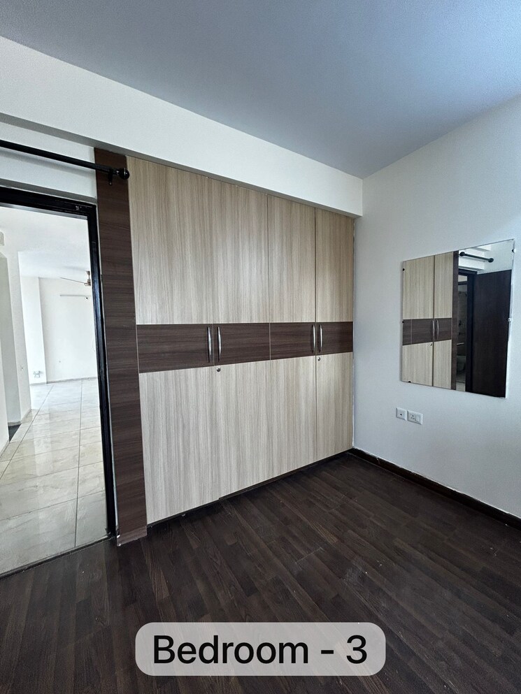 Room, bptp-discovery-park 3 Bedroom 925 Sq.Ft. Apartment In Sector 80 Faridabad 9156040