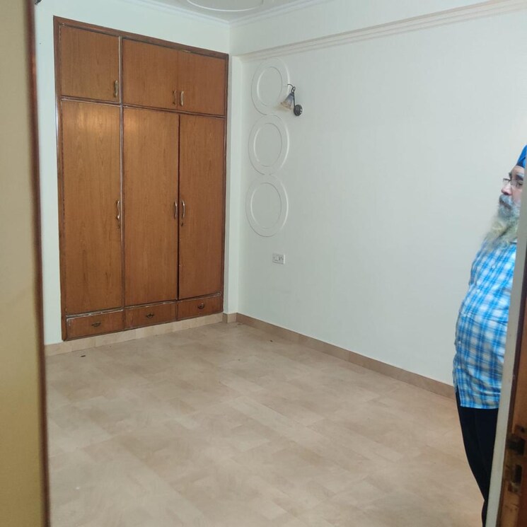 Room, rwa-apartments-sector-40 6 Bedroom 450 Sq.Mt. Independent House In Sector 40 Noida 9156043