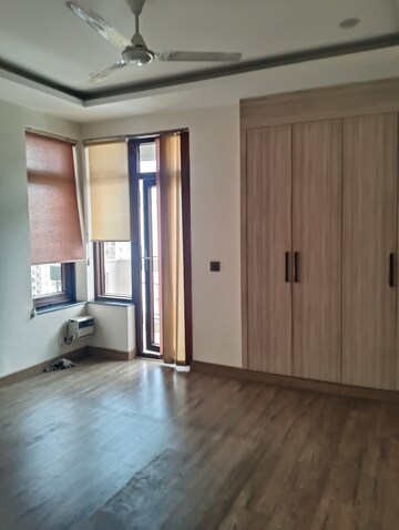 Room in 3.5 BHK Apartment at Vipul Greens, Sector 48 – for Rent