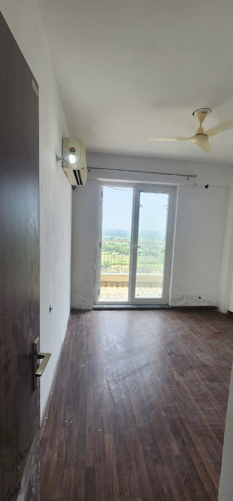 Room, bptp-discovery-park 2 Bedroom 804 Sq.Ft. Apartment In Sector 80 Faridabad 9156067