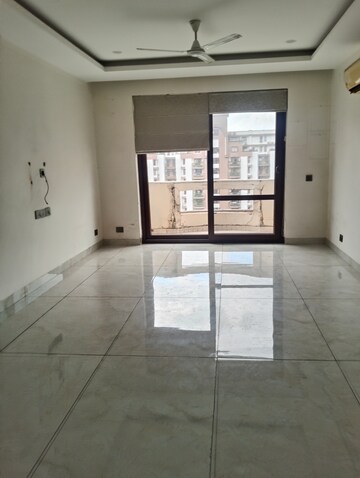 Room in 3.5 BHK Apartment at Vipul Greens, Sector 48 – for Rent
