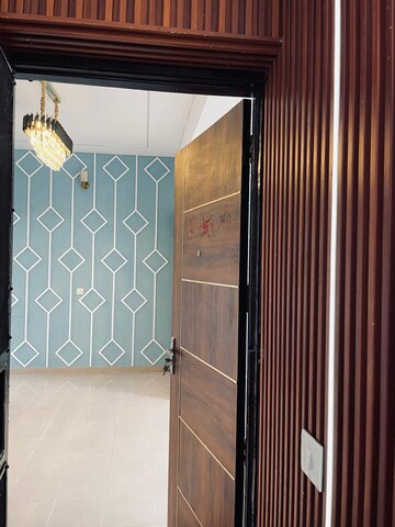 Bathroom in 3 BHK Apartment at DLF Exclusive Floors, Sector 53 – for Rent