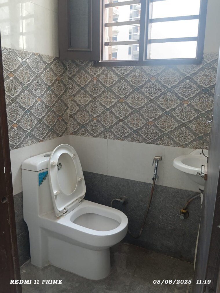 Bathroom, dhakoli 2 Bedroom 1000 Sq.Ft. Builder Floor In Dhakoli Zirakpur 9156100