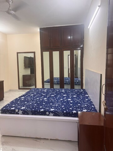 Bedroom in 2 BHK Builder Floor at Dlf City Phase 3 – for Rent