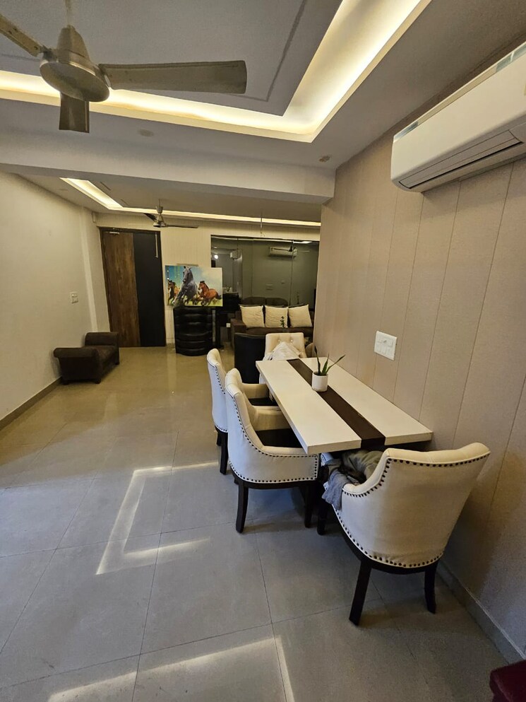 Master Bedroom, dlf-city-phase-iv 4 Bedroom 300 Sq.Yd. Builder Floor In Dlf Phase iv Gurgaon 9156114