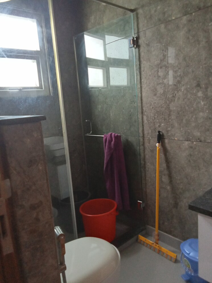 Bathroom, veera-safdarjung-enclave 3 Bedroom 1600 Sq.Ft. Builder Floor In Safdarjung Enclave Delhi 9156123