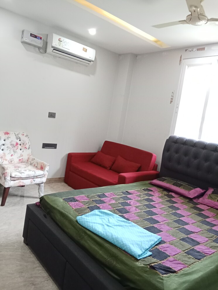 Bedroom, veera-safdarjung-enclave 3 Bedroom 1600 Sq.Ft. Builder Floor In Safdarjung Enclave Delhi 9156123