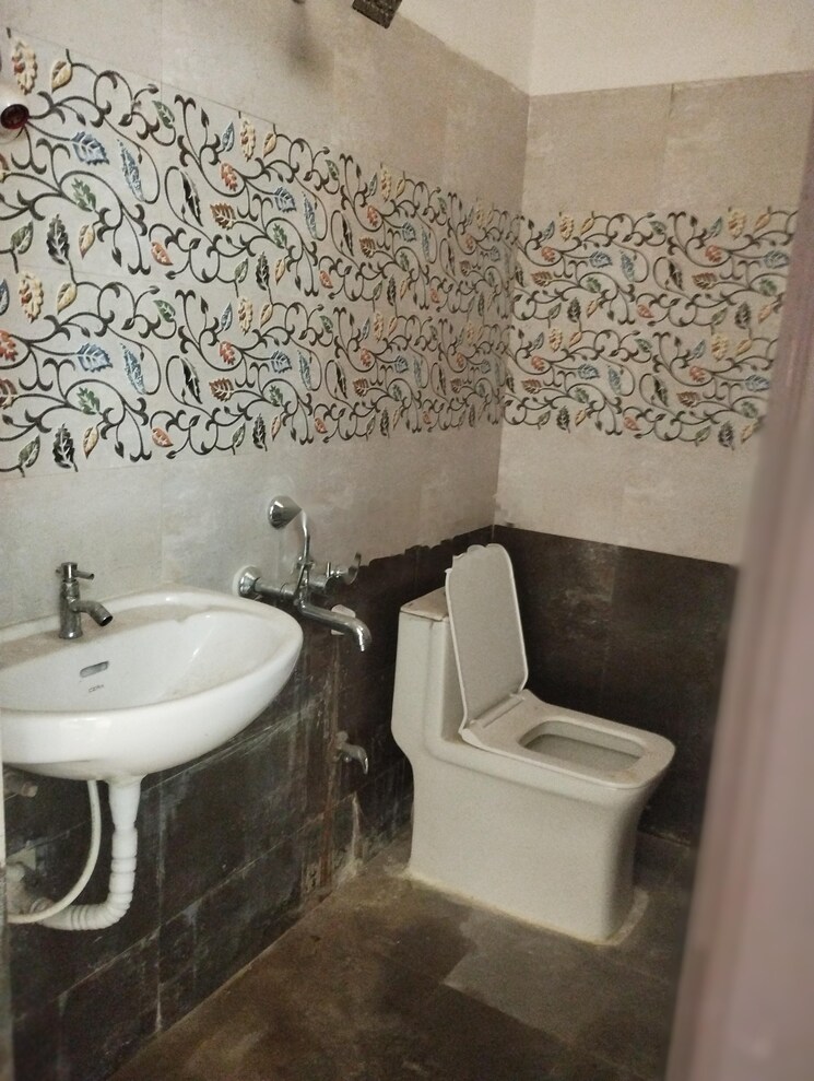 Bathroom, manzil-classic 2 Bedroom 1100 Sq.Ft. Apartment In Puppalaguda Hyderabad 9156145