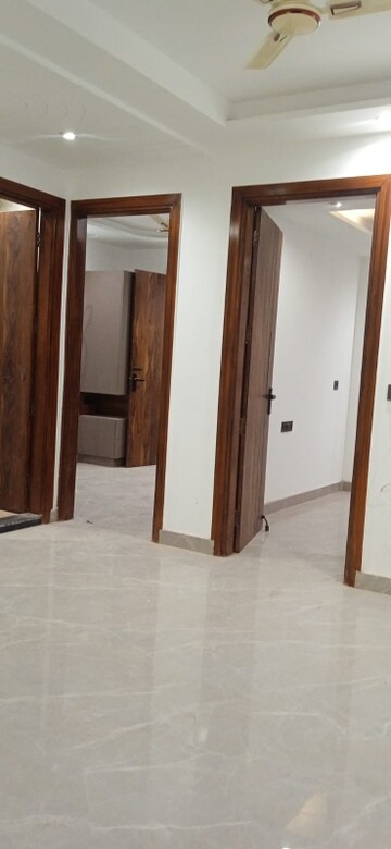 Building Lobby in 2 BHK Builder Floor at Mahavir Enclave 1 – for Sale