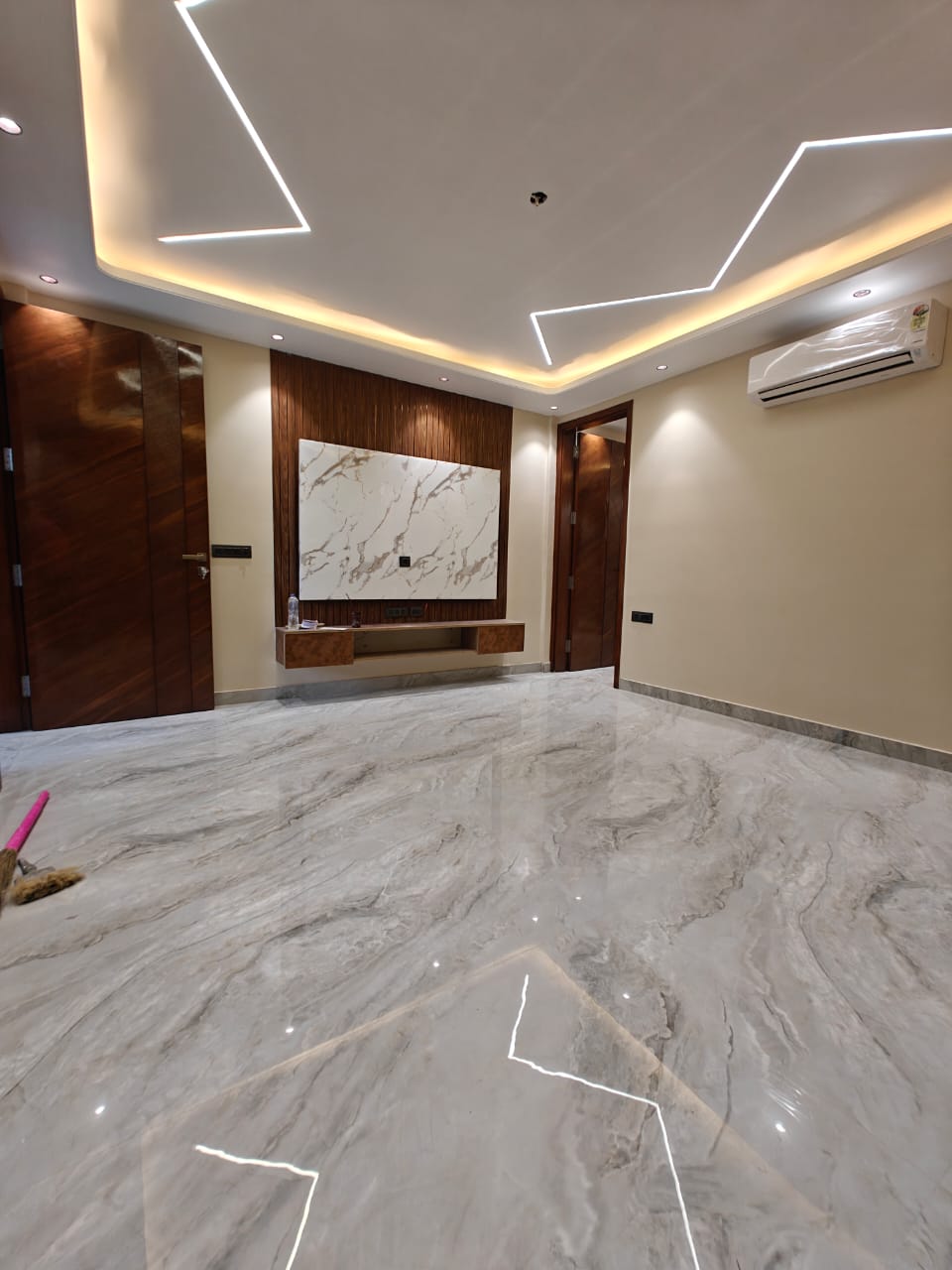 4 BHK + Servant Room 4000 Sq.Ft. Apartment in DLF The Crest