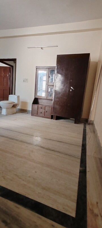 Room in 2 BHK Builder Floor at Sector 37 Greater Noida – for Rent