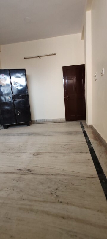 Room in 2 BHK Builder Floor at Sector 37 Greater Noida – for Rent