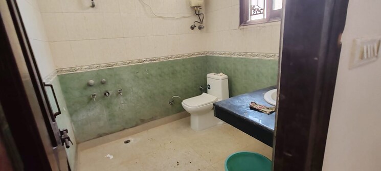 Bathroom, sector 37 greater noida 1 Bedroom 60 Sq.Mt. Builder Floor In Sector 37 Greater Noida Greater Noida 9156228