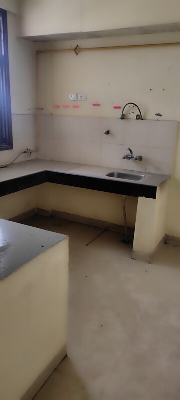 Team Area in 2.5 BHK Builder Floor at Kingwood Enclave, Wave City – for Sale