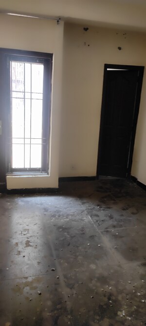 Furnished Amenities in 2.5 BHK Builder Floor at Kingwood Enclave, Wave City – for Sale