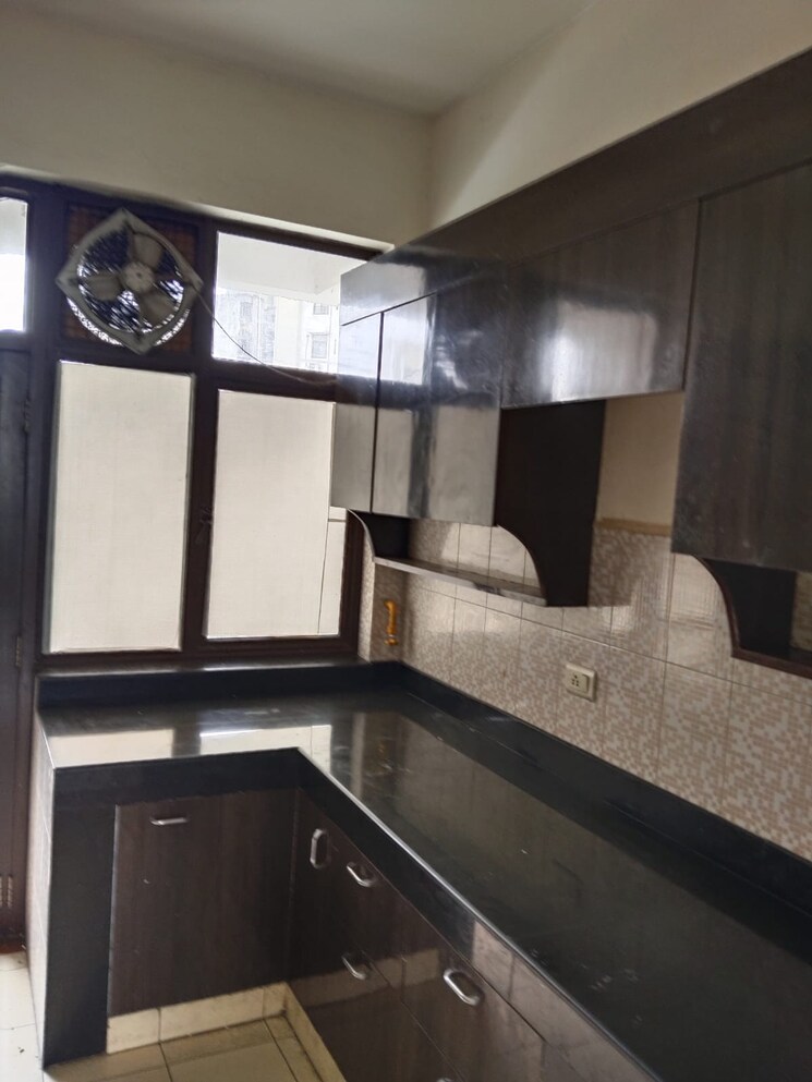 Kitchen, beta ii greater noida 2 Bedroom 200 Sq.Mt. Builder Floor In Beta Ii Greater Noida Greater Noida 9156282
