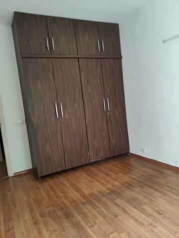 Furnished Amenities in 3 BHK Apartment at Vatika City, Sector 49 – for Rent
