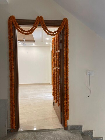 Building Lobby in 3 BHK Builder Floor at BP Homes, Sector 85 – for Rent