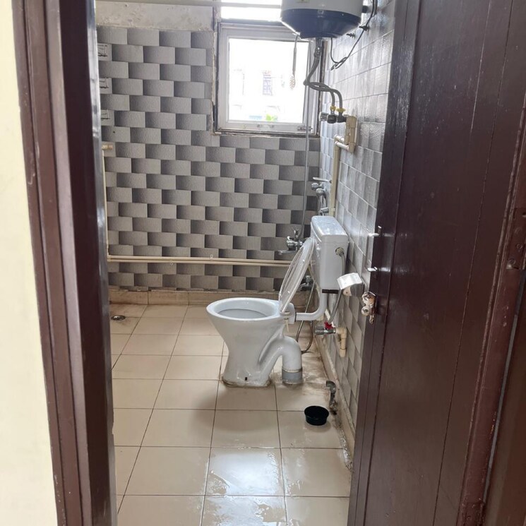 Bathroom, greater kailash ii 1 Bedroom 800 Sq.Ft. Builder Floor In Greater Kailash ii Delhi 9156323