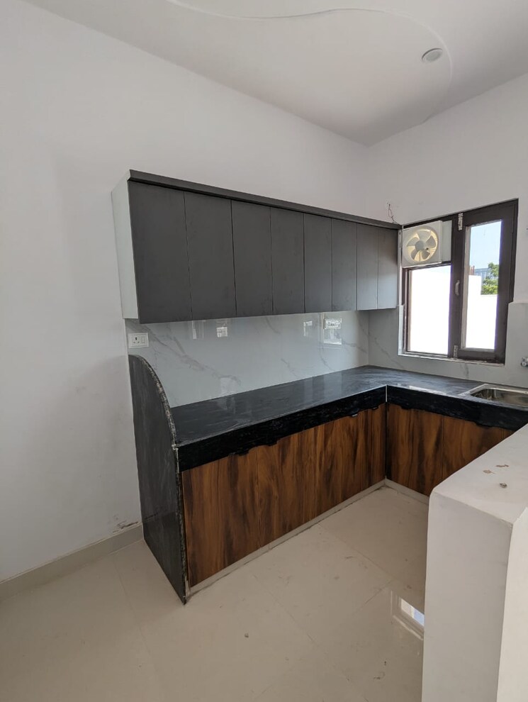 Kitchen, beta ii greater noida 2 Bedroom 200 Sq.Mt. Builder Floor In Beta Ii Greater Noida Greater Noida 9156333