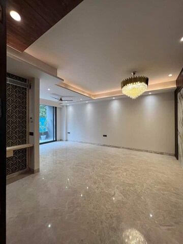 Room in 3 BHK Builder Floor at Dlf Phase ii – for Rent