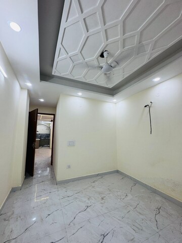 Room in 3 BHK Builder Floor at Saket – for Rent