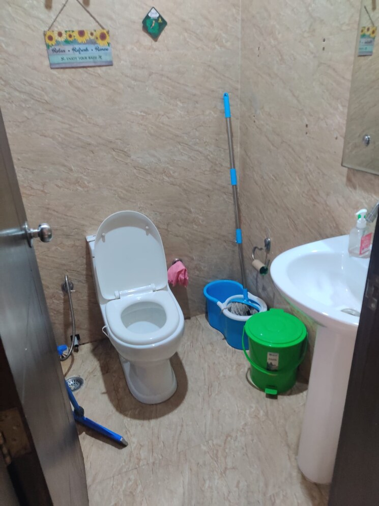 Washroom, green park extension Commercial Office Space 1000 Sq.Ft. In Green Park Extension Delhi 9156143