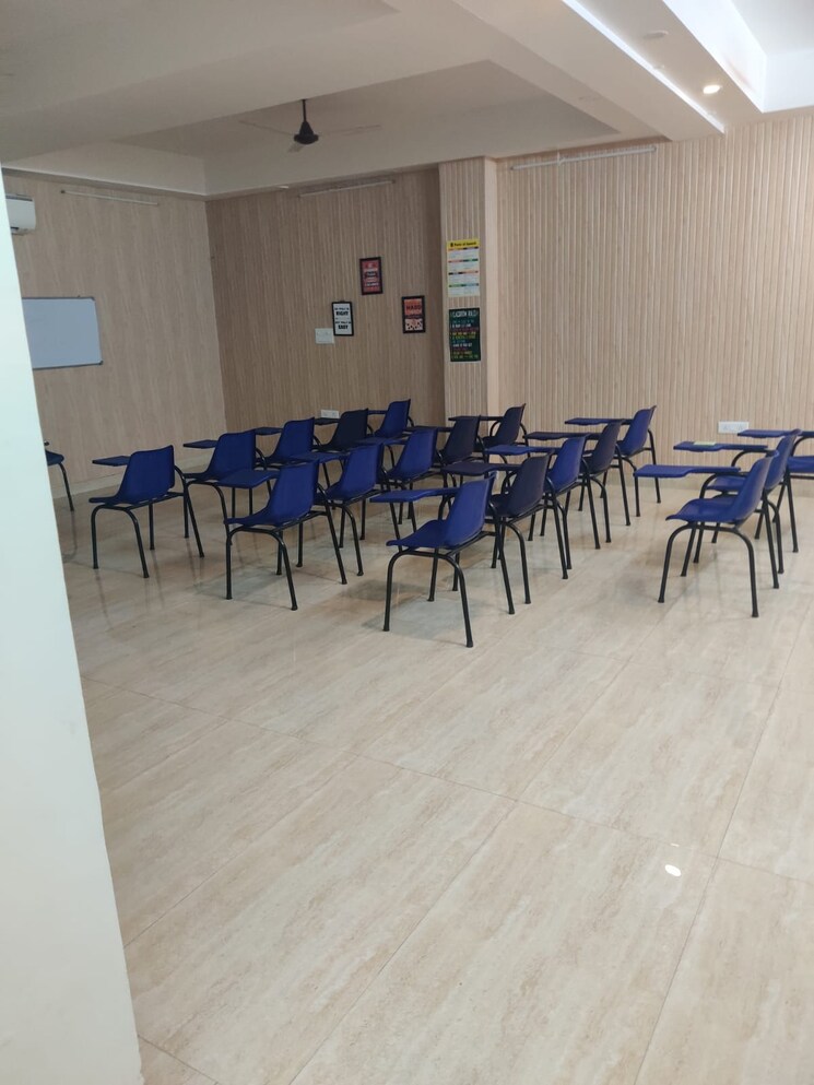 Team Area, green park extension Commercial Office Space 1000 Sq.Ft. In Green Park Extension Delhi 9156143