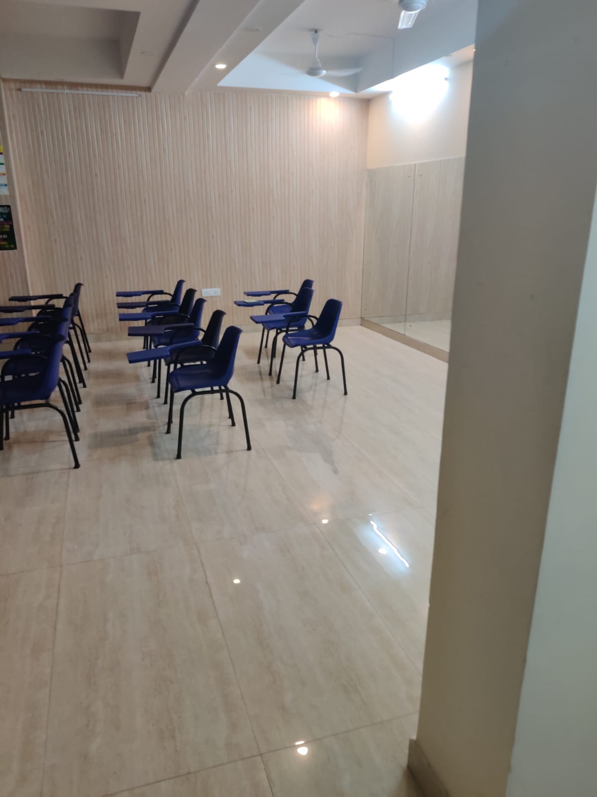 Office Space For Rent in Green Park Extension