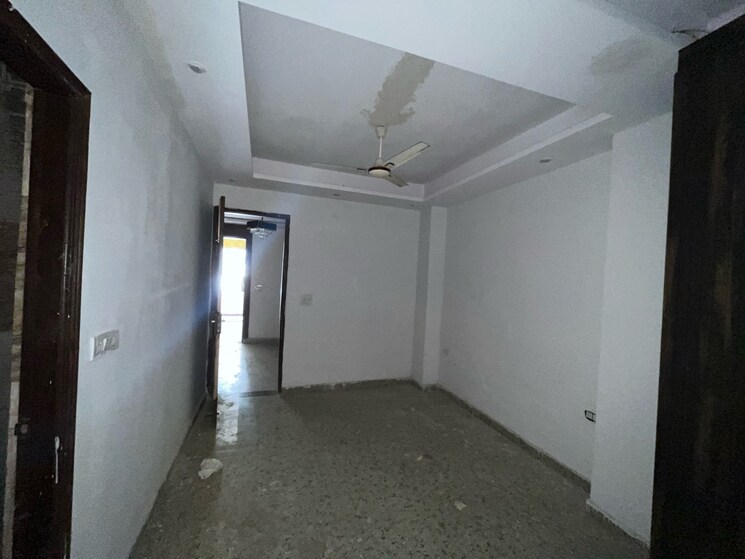 Room, sainik colony 3 Bedroom 1400 Sq.Ft. Builder Floor In Sainik Colony Faridabad 9156370
