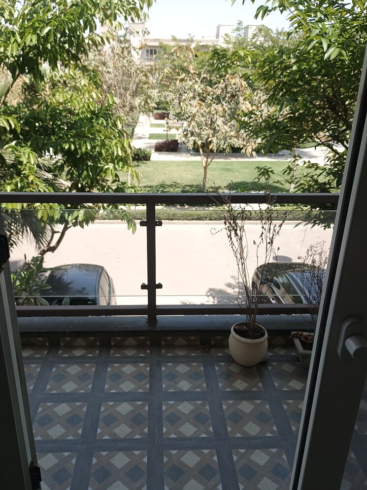 Balcony, bptp-amstoria 3.5 Bedroom 2282 Sq.Ft. Builder Floor In Sector 102 Gurgaon 9156496