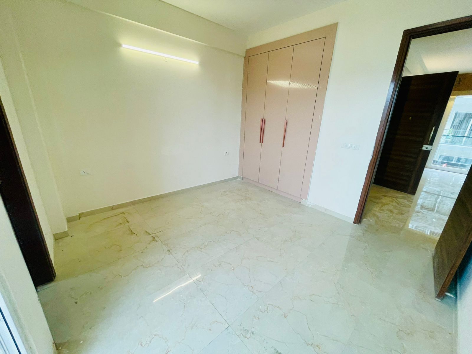 2.5 BHK + Study Room Builder Floor For Rent in Smart World Gems