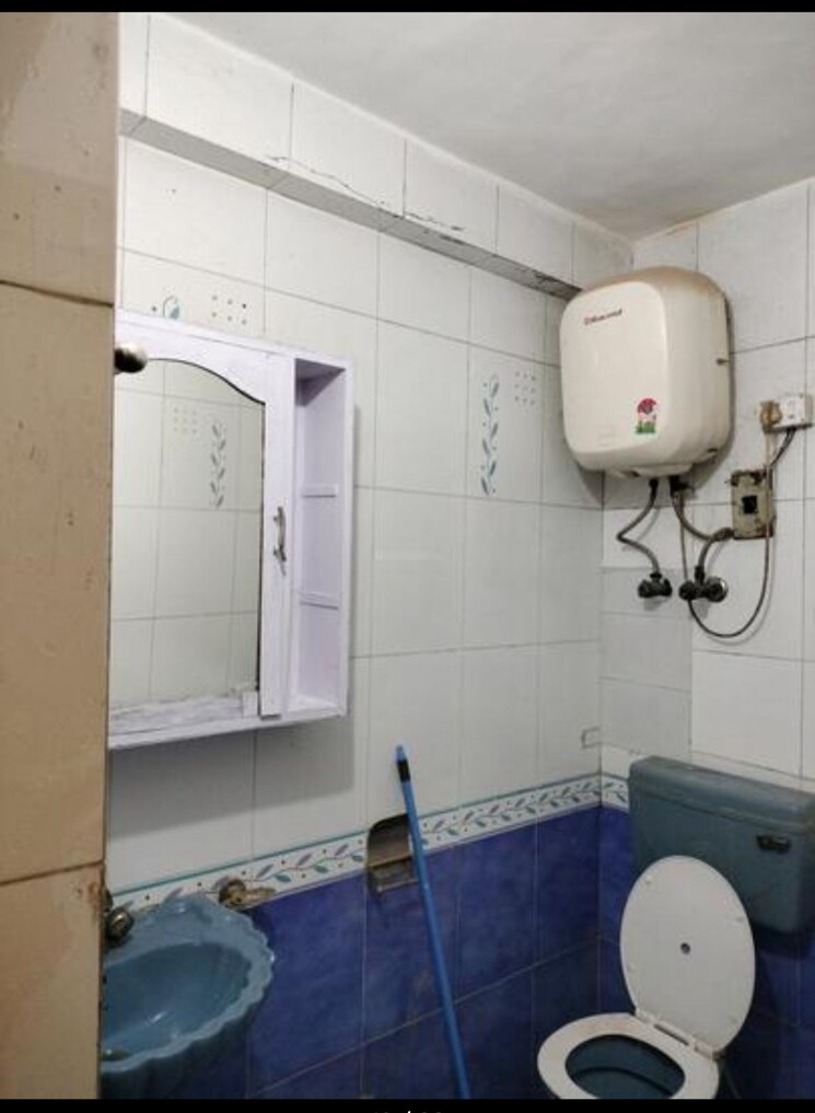 Bathroom, sector 12 2 Bedroom 1200 Sq.Ft. Apartment In Sector 12 Delhi 9156518