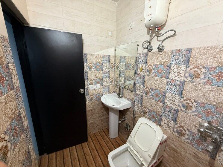 Bathroom, sector 36 3 Bedroom 2000 Sq.Ft. Villa In Sector 36 Noida 9156531