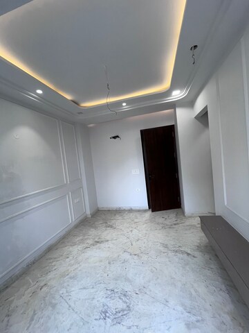 Room in 2 BHK Builder Floor at Paschim Vihar – for Sale
