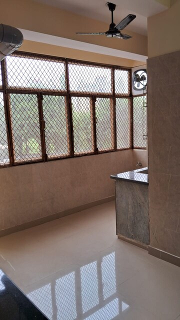 Room in 3 BHK Apartment at Sector 5 Dwarka – for Rent