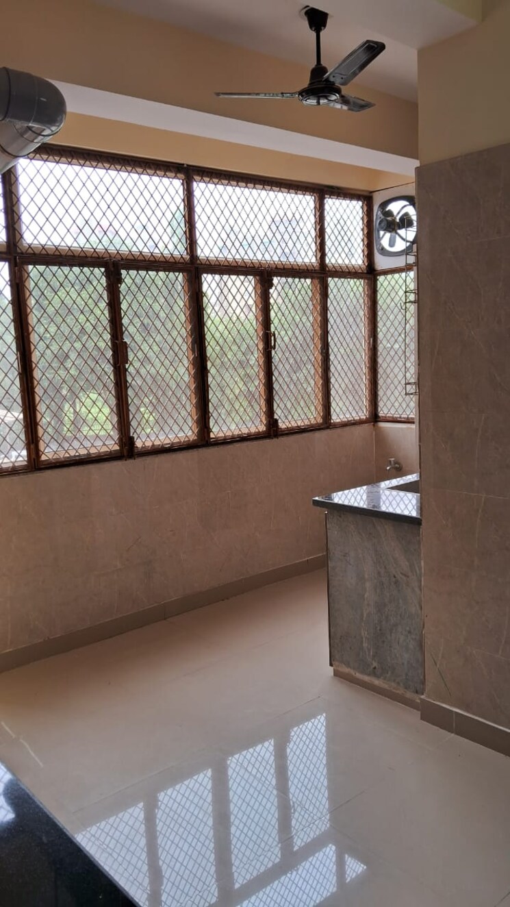 Room, sector 5 dwarka 3 Bedroom 1400 Sq.Ft. Apartment In Sector 5 Dwarka Delhi 9156551