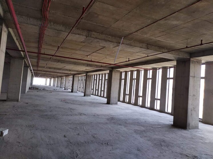  Parking, udyog vihar Commercial Warehouse 4200 Sq.Mt. In Udyog Vihar Greater Noida 9156540