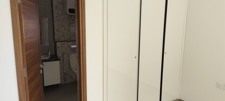 Nearby, uchdpl-veridia-oakwood-enclave 4 Bedroom 2385 Sq.Ft. Builder Floor In Wave City Ghaziabad 9156598